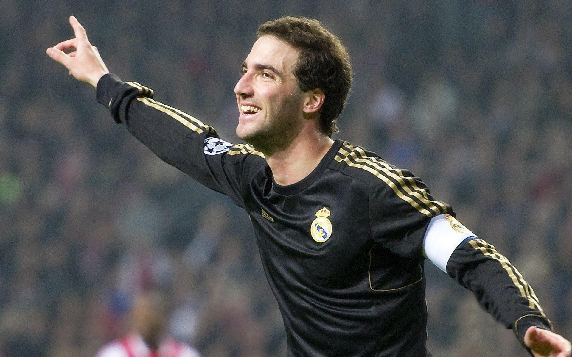 意甲战报，普利希奇打破僵局，恩昆库梅开二度，AC米兰主场三球完胜维罗纳